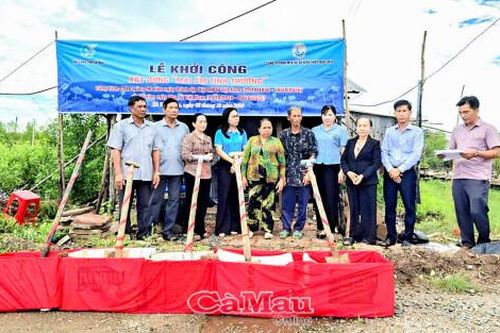 Khởi công 'Mái ấm tình thương', tham quan mô hình ốc hương xã Năm Căn