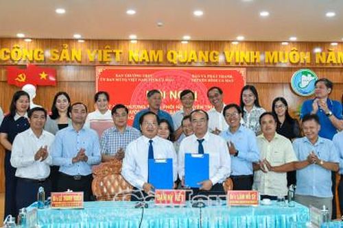 Ký kết tuyên truyền giữa MTTQ tỉnh và Báo PT,TH Cà Mau