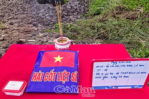 Quy tập hài cốt liệt sĩ tại nghĩa trang tạm trên địa bàn xã Tân Hưng