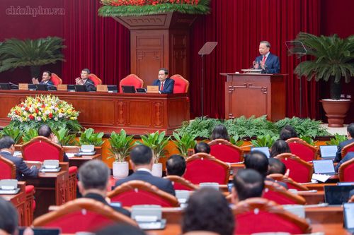 Phải luôn tự học tập để 'nâng mình lên'