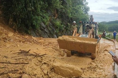 Tp. Huế: Mưa lớn tiếp diễn nhiều ngày - Cảnh báo nguy cơ lũ quét, sạt lở đất đá