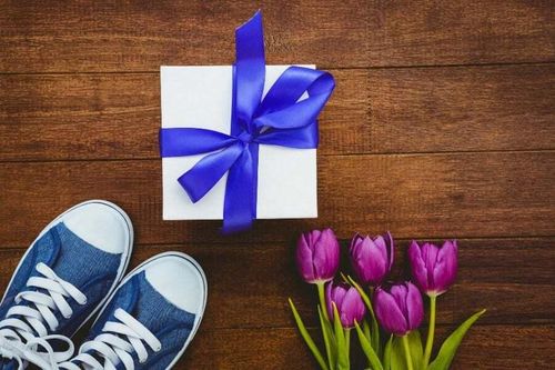 Vì sao người Hàn Quốc kiêng tặng giày cho người khác?