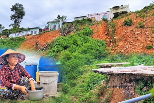 Cận cảnh cuộc sống cheo leo của 52 hộ dân trên vách núi hở hàm ếch ở Quy Nhơn