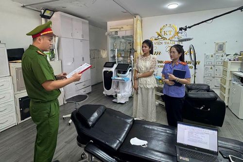 Khởi tố chủ cơ sở thẩm mỹ 'chui' cắt ghép ảnh mạng để lừa dối khách hàng