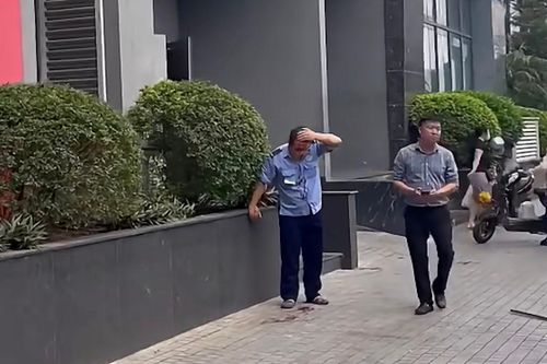 Nguyên nhân thanh sắt từ tầng cao rơi trúng đầu nam bảo vệ ở Hà Nội