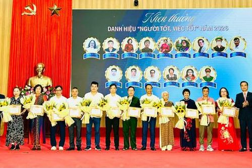 Phường Hoàng Mai vinh danh 29 gương 'Người tốt việc tốt', khen thưởng 19 cá nhân đạt giải