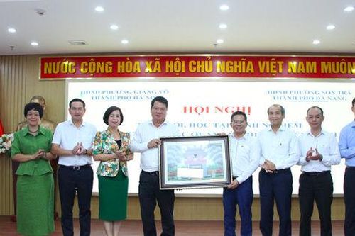 Phường Giảng Võ và phường Sơn Trà trao đổi kinh nghiệm về quản lý, điều hành tại cơ sở