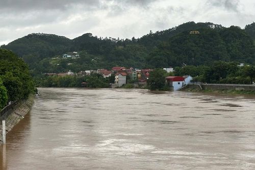 Cảnh báo lũ trên các sông từ Quảng Trị đến Quảng Ngãi gây ngập lụt