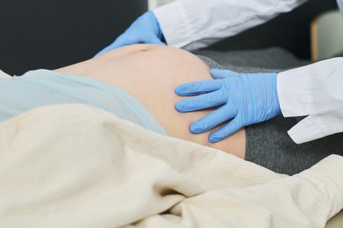 Sau nhiều năm vô sinh, người phụ nữ 50 tuổi bất ngờ mang thai tự nhiên