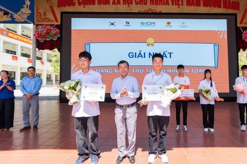 Trao giải cuộc thi 'Mái ấm kiên cố - Cộng đồng kiên cường'