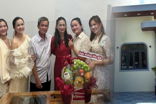 Bố mẹ sống trong căn nhà xuống cấp, 5 chị em gái góp 1 tỷ xây mới