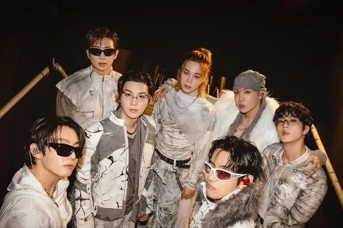 Chưa hết sốt, BTS thêm bá khí trong thiết kế biểu diễn độc quyền bởi nhà mốt Việt