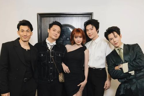'Gia tộc' Running Man đến chúc mừng Anh Tú Atus ra mắt phim 'Án mạng xém hoàn hảo'