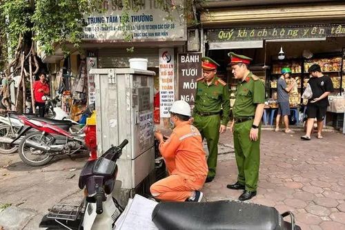 Quyết liệt các biện pháp đảm bảo cảnh quan đô thị, làm sạch quảng cáo, rao vặt trái phép