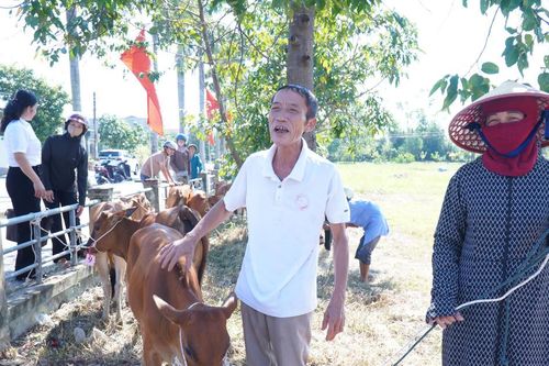 Hà Tĩnh: Trao sinh kế, mở hướng phục hồi sản xuất cho người dân sau thiên tai