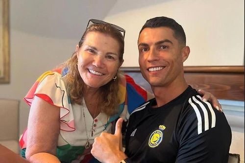 Mẹ Ronaldo chỉ trích người Bồ Đào Nha vô ơn với con trai