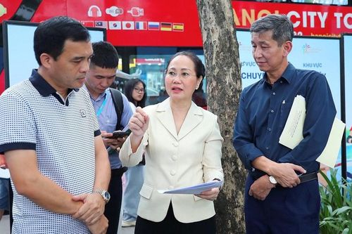 Bộ trưởng Lâm Thị Phương Thanh kiểm tra công tác chuẩn bị Lễ phát động toàn dân tập luyện thể thao