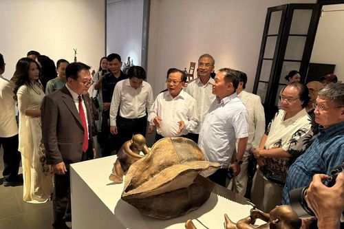 Khai mạc triển lãm điêu khắc 'Chuyện nhỏ, chuyện to' của NSND Vương Duy Biên