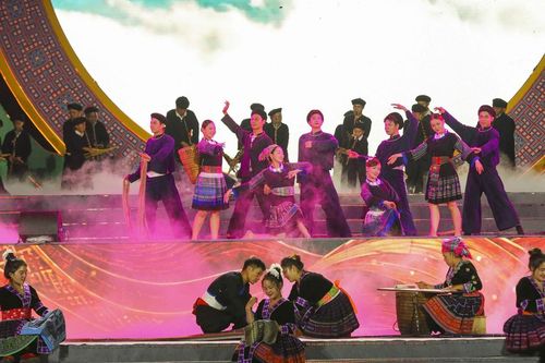 Điện Biên mở hội, sắc màu văn hóa Mông cùng tỏa sáng