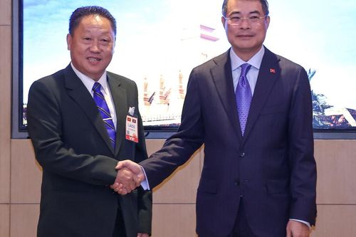 Tình đoàn kết đặc biệt Việt Nam - Lào 'không gì có thể lay chuyển'