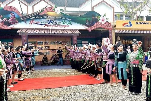 Khai mạc các hoạt động văn hóa, thể thao trong Ngày hội Văn hóa dân tộc Mông lần thứ 4 tại Điện Biên