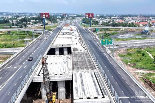 Tháo gỡ khó khăn, đẩy nhanh tiến độ cao tốc Thành phố Hồ Chí Minh-Long Thành