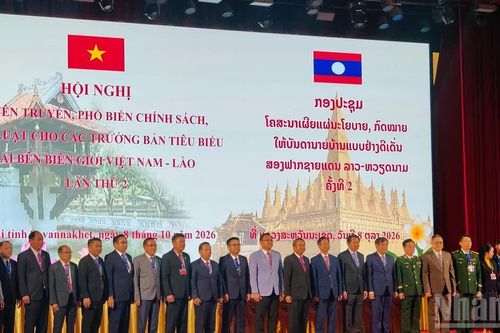 Hội nghị tuyên truyền, phổ biến chính sách, pháp luật cho các Trưởng bản tiêu biểu hai bên biên giới Việt Nam-Lào