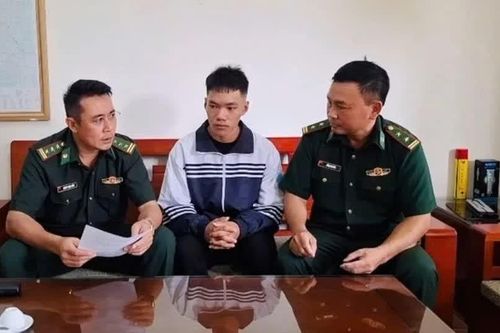 Nam sinh mồ côi cha, đỗ trường quân đội, trở về báo tin cho những người 'bố Biên phòng'