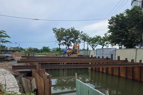 Thi công ì ạch, mương thoát nước gây nguy cơ mất an toàn