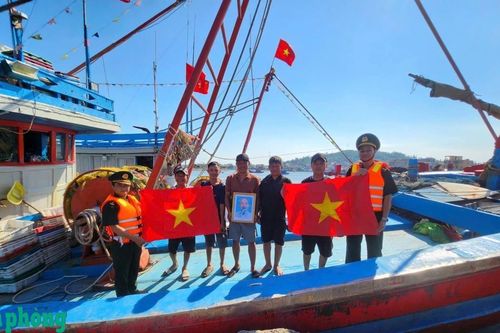 Tăng cường tuyên truyền pháp luật, đồng hành cùng ngư dân và bảo đảm an toàn trên biển