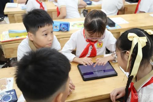 Phụ huynh không còn phải 'nhắm mắt' đăng ký lớp tăng cường, hết thời 'không ép nhưng ai cũng học'