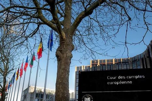 EU đối mặt núi nợ 1.000 tỷ euro