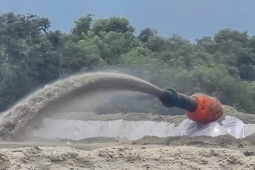 Người dân lo nhiễm mặn từ hoạt động khai thác cát tại cảng Mỹ Thủy