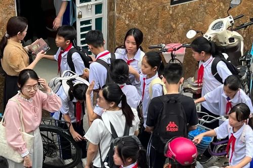 Vật vã học thêm để thi trường chuyên, lớp chọn