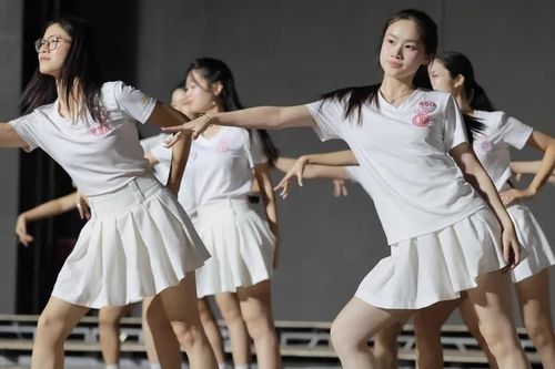 Thí sinh Hoa hậu Việt Nam 2026 tập luyện đến 2h sáng