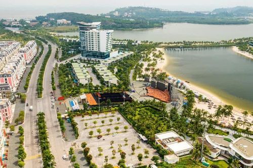 Nhìn từ trên cao sân khấu Hoa hậu Việt Nam bên bãi biển Đồ Sơn