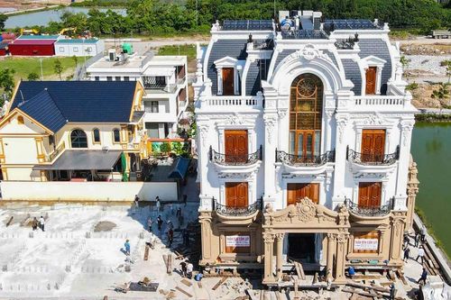 'Thần đèn' đưa biệt thự 4 tầng 'đi' hàng trăm mét về vị trí mới, nhường đất làm đường
