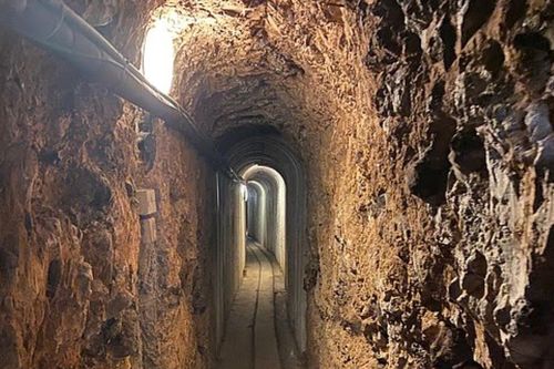 Ngôi nhà 'độc nhất vô nhị', gia đình đào hầm 120m2 bằng tay hơn 20 năm