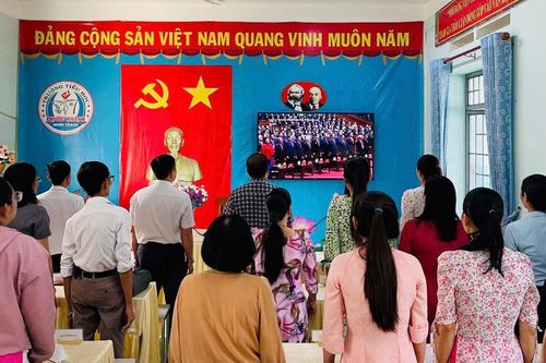 Bộ Chính trị: Đảng viên không lợi dụng vị trí để can thiệp công việc nơi cư trú