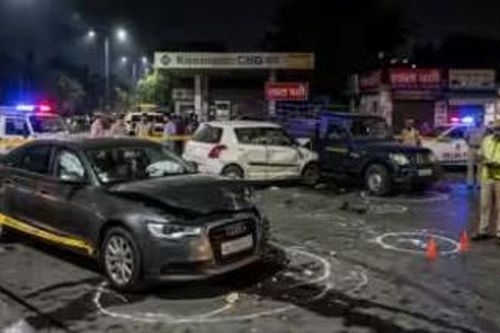 Thiếu niên 17 tuổi thuê Audi đi sinh nhật bạn, đâm liên tiếp 3 xe