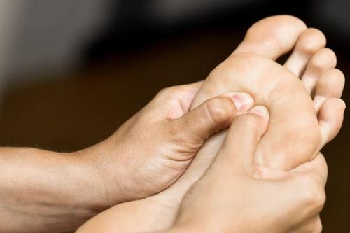 Chuyên gia chỉ cách xoa lòng bàn chân dễ ngủ hơn
