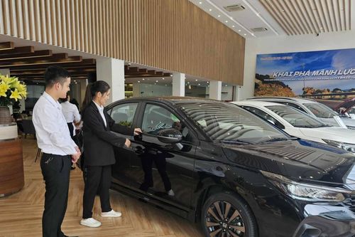 Thị trường ô tô khởi sắc sau tháng Ngâu, doanh số các hãng tăng vọt gần 40%