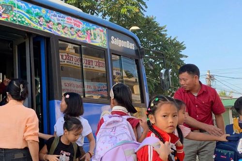 Sáng nay, học sinh điểm lẻ Tiến Sơn đã đi học trở lại