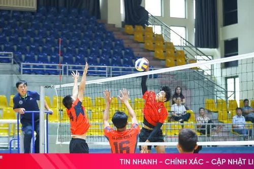 Sôi nổi giải bóng chuyền mừng Ngày Doanh nhân Việt Nam