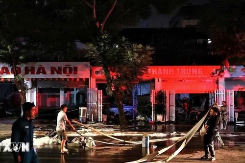 Vụ cháy cửa hàng xe máy ở Hà Nội: Ngăn chặn cháy lan sang các cơ sở lân cận