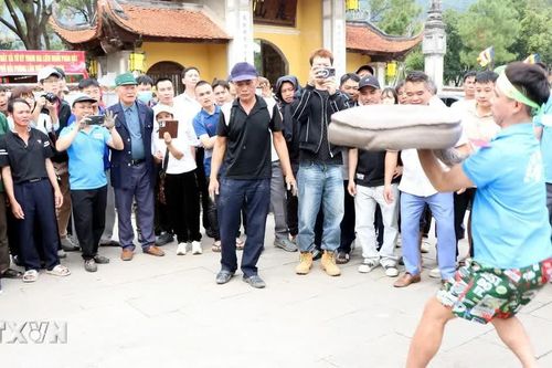 Độc đáo trò chơi dân gian pháo đất chốn làng quê Hưng Yên