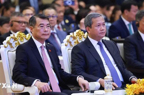 Thủ tướng Lê Minh Hưng và Thủ tướng Hun Manet dự Diễn đàn Doanh nghiệp Việt Nam-Campuchia