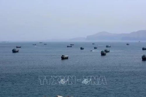 Lương thưởng của thuỷ thủ dám mạo hiểm vượt eo biển Hormuz tăng vọt