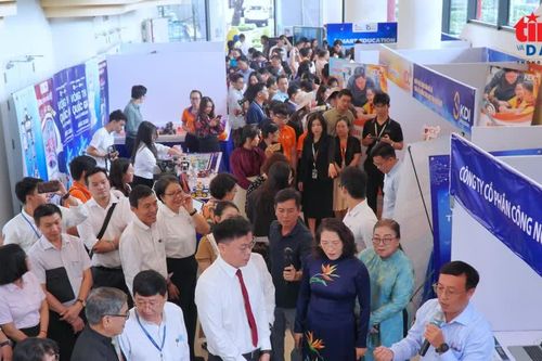 TP Hồ Chí Minh gắn học tập suốt đời với thực hành kỹ năng số
