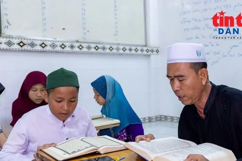 Đưa quy định pháp luật đến gần hơn với bà con Chăm Islam